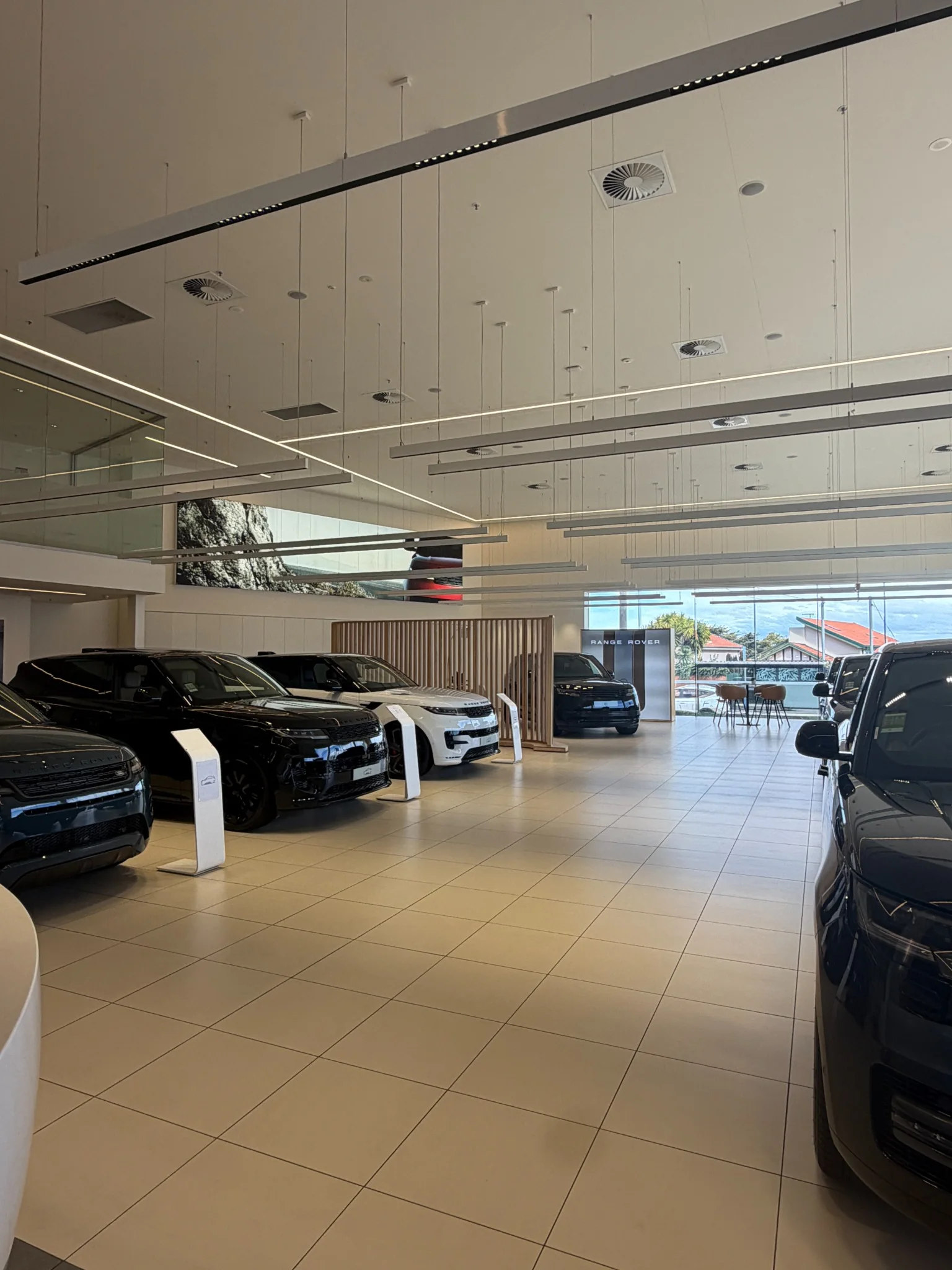 Land Rover Alto Artarmon customer-facing showroom environment in Artarmon
